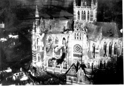 Luchtfoto van beschadigde kerk Dadizele