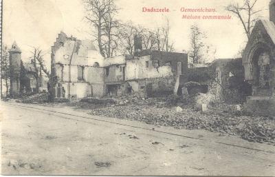 Gemeentehuis van Dadizele in puin