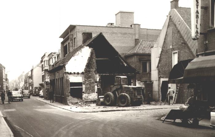 Verbreding van de Roeselaarsestraat, Izegem, 1965