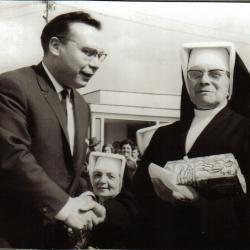Zuster Marie-Bernardine gaat op pensioen, Izegem, 1965