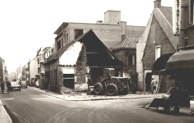 Verbreding van de Roeselaarsestraat, Izegem, 1965