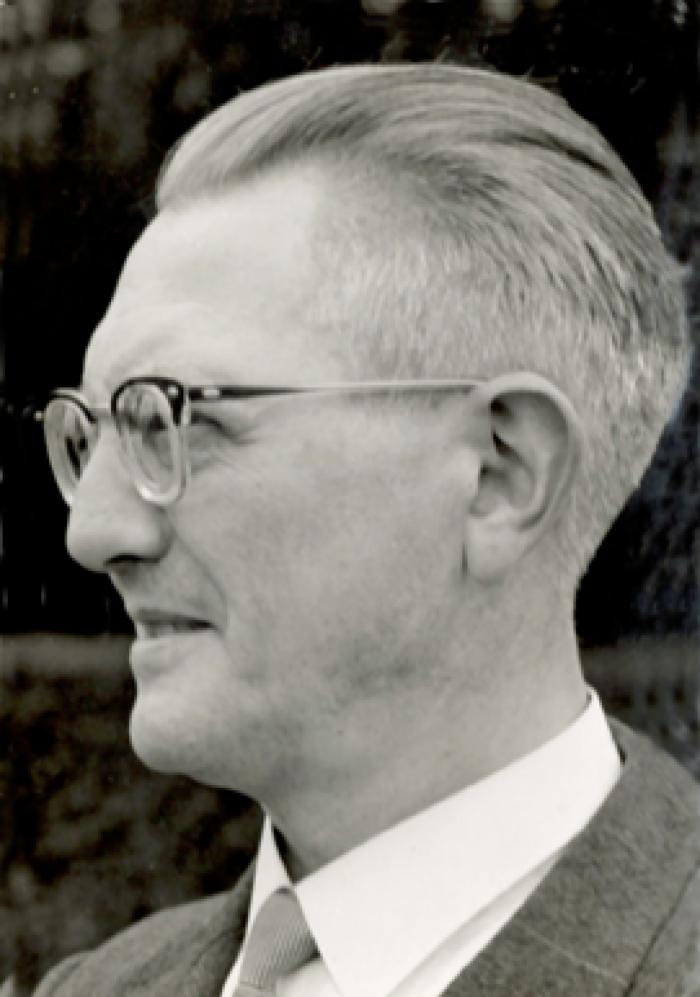 Foto van Gerard Roose, de eerste voorzitter van het "Tooneelgezelschap De Burgerlijke Oorlogsverminkten", 1930-1953.