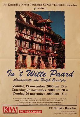 Affiche van de Toneel- en Operetteopvoering "In 't witte paard" door het  Roeselaars Lyrisch Gezelschap "Kunst Veredelt", Roeselare, 2000