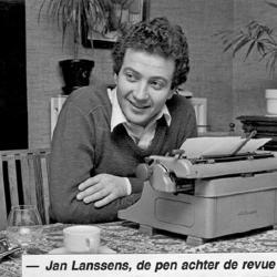 Foto van Jan Lanssens, auteur van de revues van het Lyrisch Gezelschap "Kunst Veredelt", Roeselare, 1985