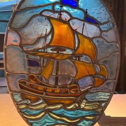 Ovalen glasraam met afbeelding van een schip