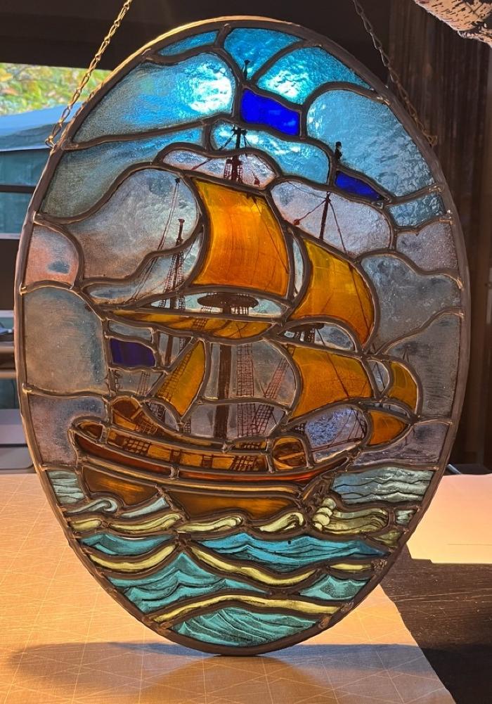 Ovalen glasraam met afbeelding van een schip