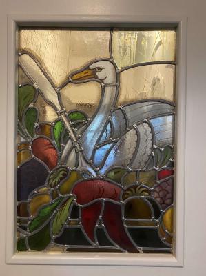 Rechthoekig glasraam met zwaan
