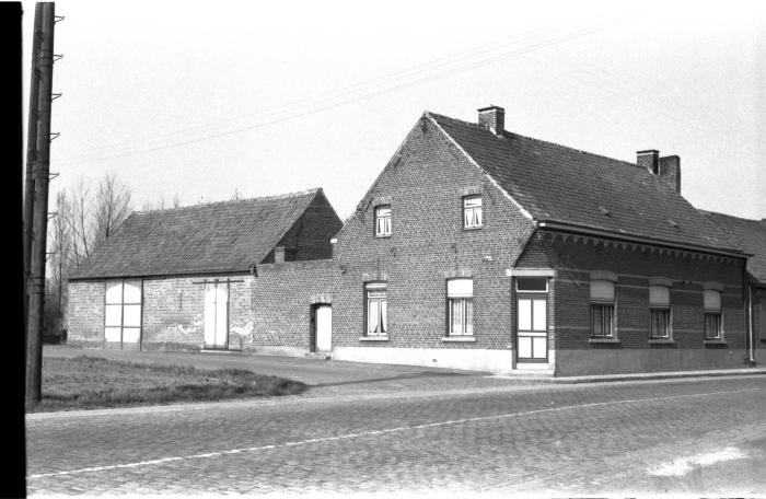 Woonhuis op hoek Lange straat, Izegem 1957