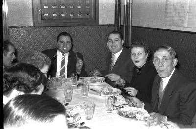Kampioenenviering Café 'Sport': feesttafel met Roger Clerq, Izegem 1957