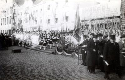 Koor en stadspages tijdens bezoek koning Leopold III, 1937