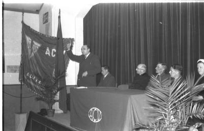 Herdenkingsviering ACV-ACW: podium te Kachtem met Leon Maisele, Kachtem 1957