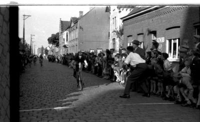 Wielerwedstrijd HBWB: Raf Vandaele wint, Oostnieuwkerke 1957