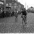 Wielerwedstrijd: J. Synaeve wint, Sint-Eloois-Winkel 1957