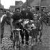 Wielerwedstrijd: J. Synaeve wint, Sint-Eloois-Winkel 1957