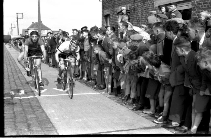 Wielerwedstrijd: Willy Stevens wint, Zilverberg 1957