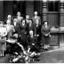 Groepsfoto ter gelegenheid van jubileum familie Van Steenkiste-Carlier, Izegem 1957