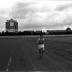 Atleet Allewaert loopt op piste, Izegem 1957