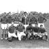 Spelers van SV Waregem poseren op veld, Izegem 1957