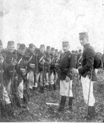Militaire maneuvers met prins Boudewijn, Vierweg, 1890