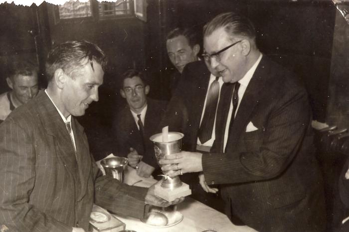 Trofee door Willy De Nolf aan K.S.W.B., 1959
