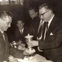 Trofee door Willy De Nolf aan K.S.W.B., 1959