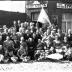 Kampioenviering vinkenzetting: groepsfoto van de  'De Lustige Zangers', Izegem 1957