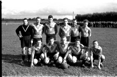 Groepsfoto voetbalclub WS Houthulst, 22 september 1957