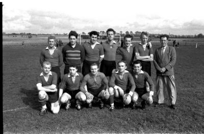 Groepsfoto voetbalclub SK Staden, 22 september 1957