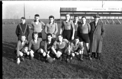 Groepsfoto voetbalspelers 'Special', Izegem 1957