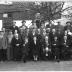 Huldiging in café ' 't Zwoantje': groepsfoto, izegem 1957