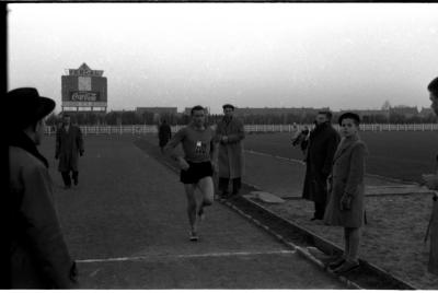 Fotoreportage atletiekwedstrijd: Herman wordt 2de, Izegem 1957