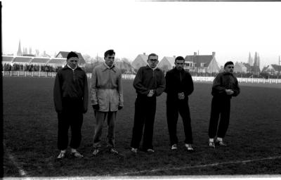 Fotoreportage atletiekwedstrijd: 5 atleten, Izegem 1957
