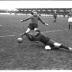 Voetbalmatch FC Izegem -AC La Louvière: spelers in actie, Izegem 1957