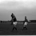 Voetbalmatch FC Izegem -AC La Louvière: spelers in actie, Izegem 1957