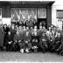 Huldiging café (hotel?) 'De Sterre': groepsfoto, Izegem 1958