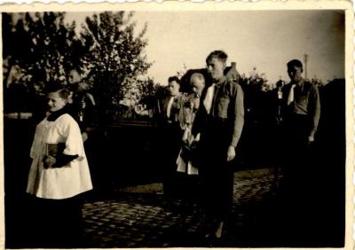 Processie met onderpastoor C. Vergracht, Gits, 1955