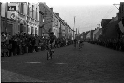Schreel wint wielerkoers, Esen 1 mei 1958