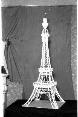 Bakker Willy Hemerick maakt 'Eiffeltoren', Izegem 1958