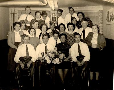 Groepsfoto kaartersclub van Gits, Gits, 1960