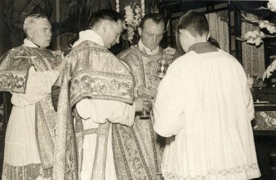 Dankmis priesterwijding E.H. Gerard Vierstraete, 1954